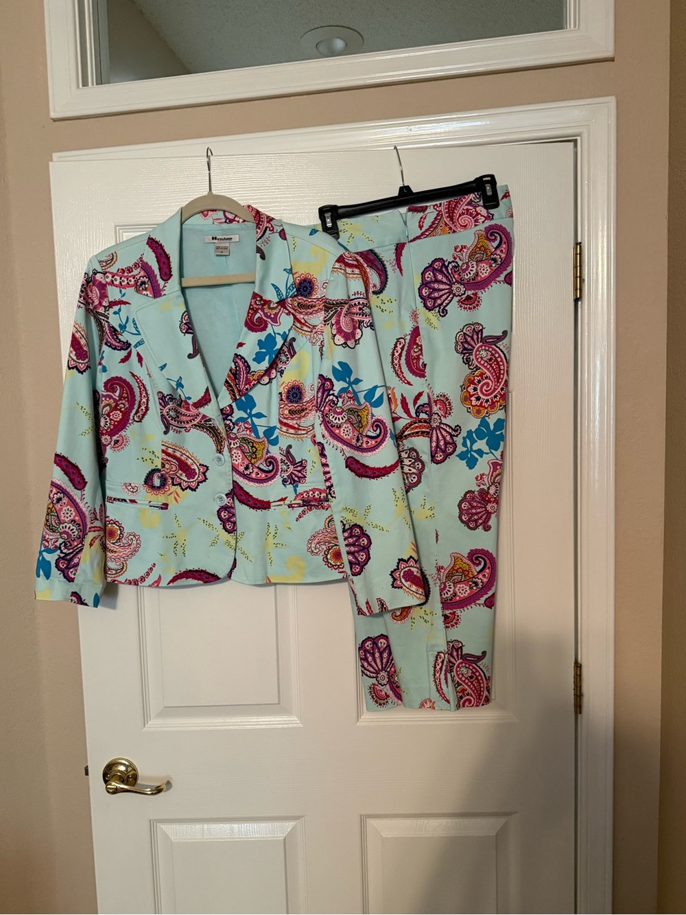 Women’s Two Piece Capris Set with Bold Print